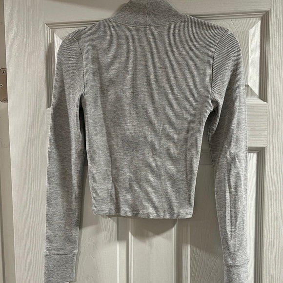 Gray Ribbed Women's Top - Picture 3 of 3